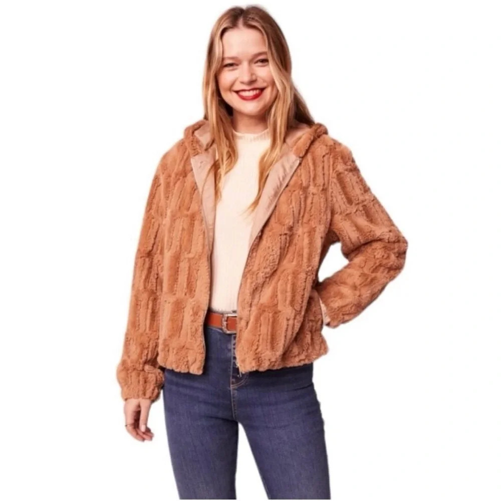 Band of the Free Angel Faux Fur Hooded Jacket in Butterscotch. Size Med Cozycore